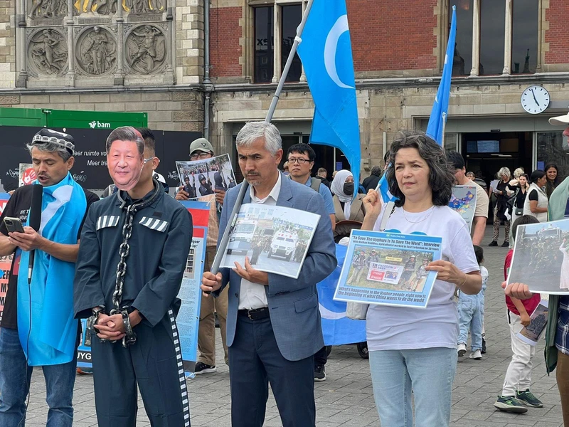 Vakfımızdan Dam Meydanı’nda 5 Temmuz Urumçi Katliamı’nı Anma ve Protesto Programı